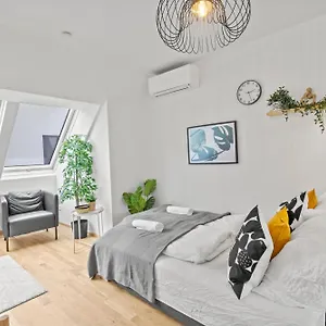 شقة Near Klinik Floridsdorf - 3 Min To Supermarket And Pharmacy - On-Site Parking For 19,90 Eur, فيينا